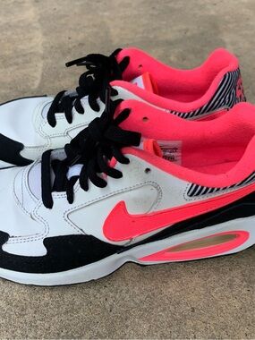 Nike kids running shoes size 6.5Y 🏃‍♀️🏃‍♀️🏃‍♀️🏃‍♀️🏃‍♀️
